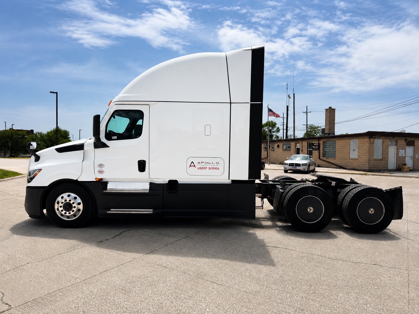 Apollo Freight Systems Freightliner Cascadia sleeper tractor with a 53ft dry van trailer